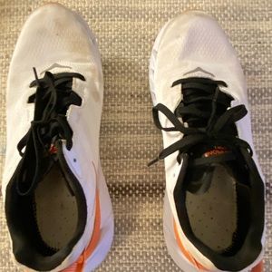 Hoka One One Elevon 2 women’s shoes. Size 9, hardly worn!